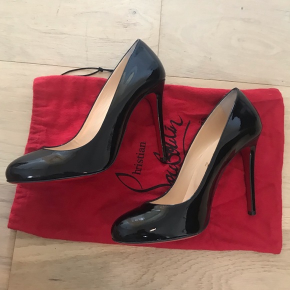 black pump heels round toe